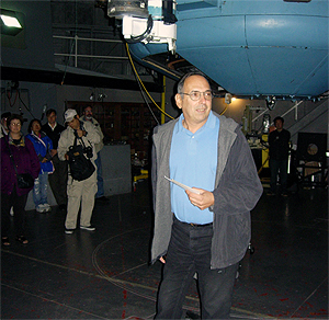 David H. Levy lectures under the dome of the 100-inch Telescope at Mt. Wilson Observatory